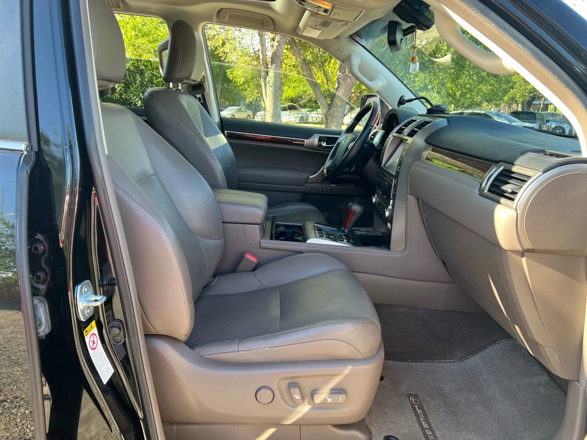 Used 2014 Lexus GX 460 Luxury image 8