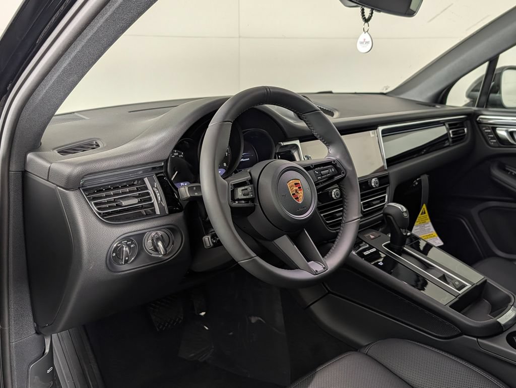 New 2026 Porsche Macan AWD/4WD image 4