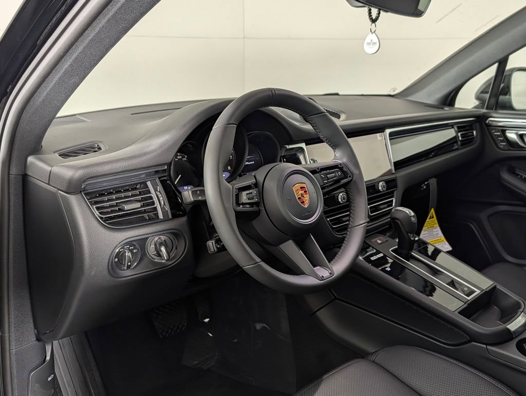 New 2026 Porsche Macan image 4