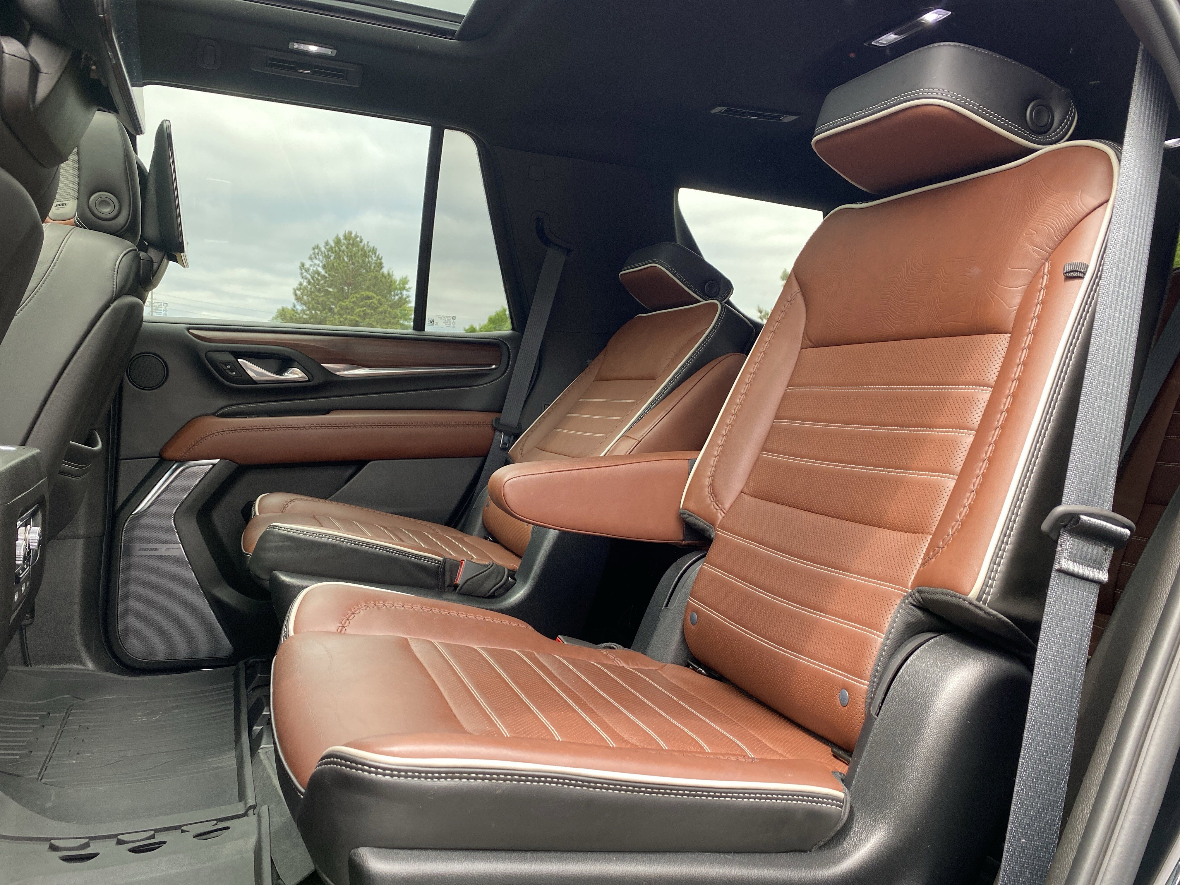 Used 2023 GMC Yukon Denali Ultimate AWD/4WD image 8