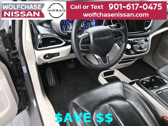Used 2022 Chrysler Pacifica Touring-L image 16