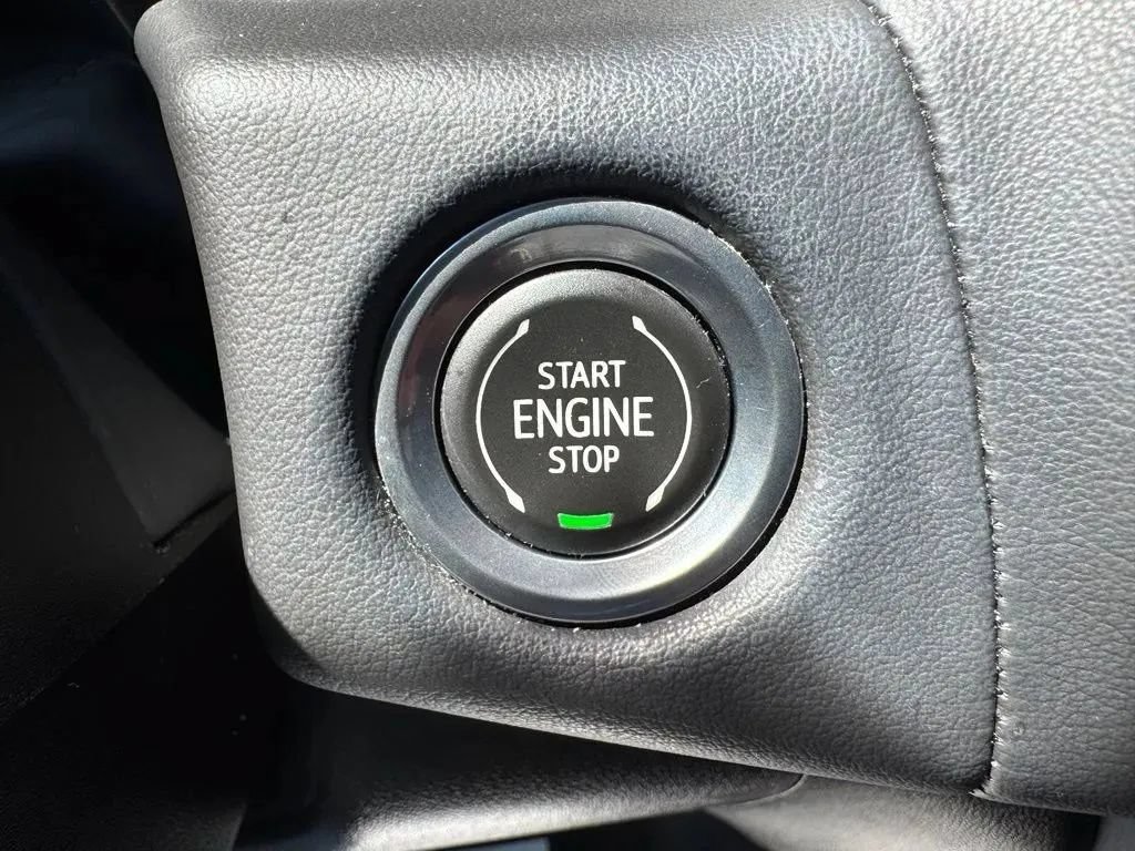 Used 2021 GMC Yukon SLT w/ SLT Premium Package AWD/4WD image 28