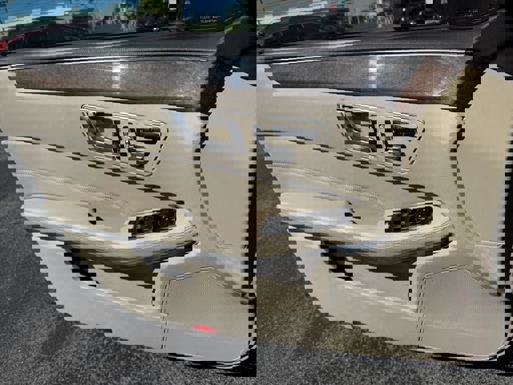 Used 2014 Mercedes-Benz E 350 4MATIC Sedan w/ Premium 1 Package image 18