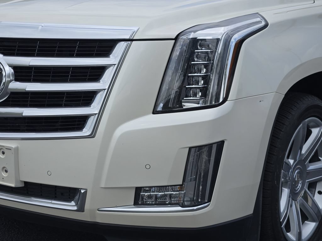 Used 2015 Cadillac Escalade Luxury AWD/4WD image 10
