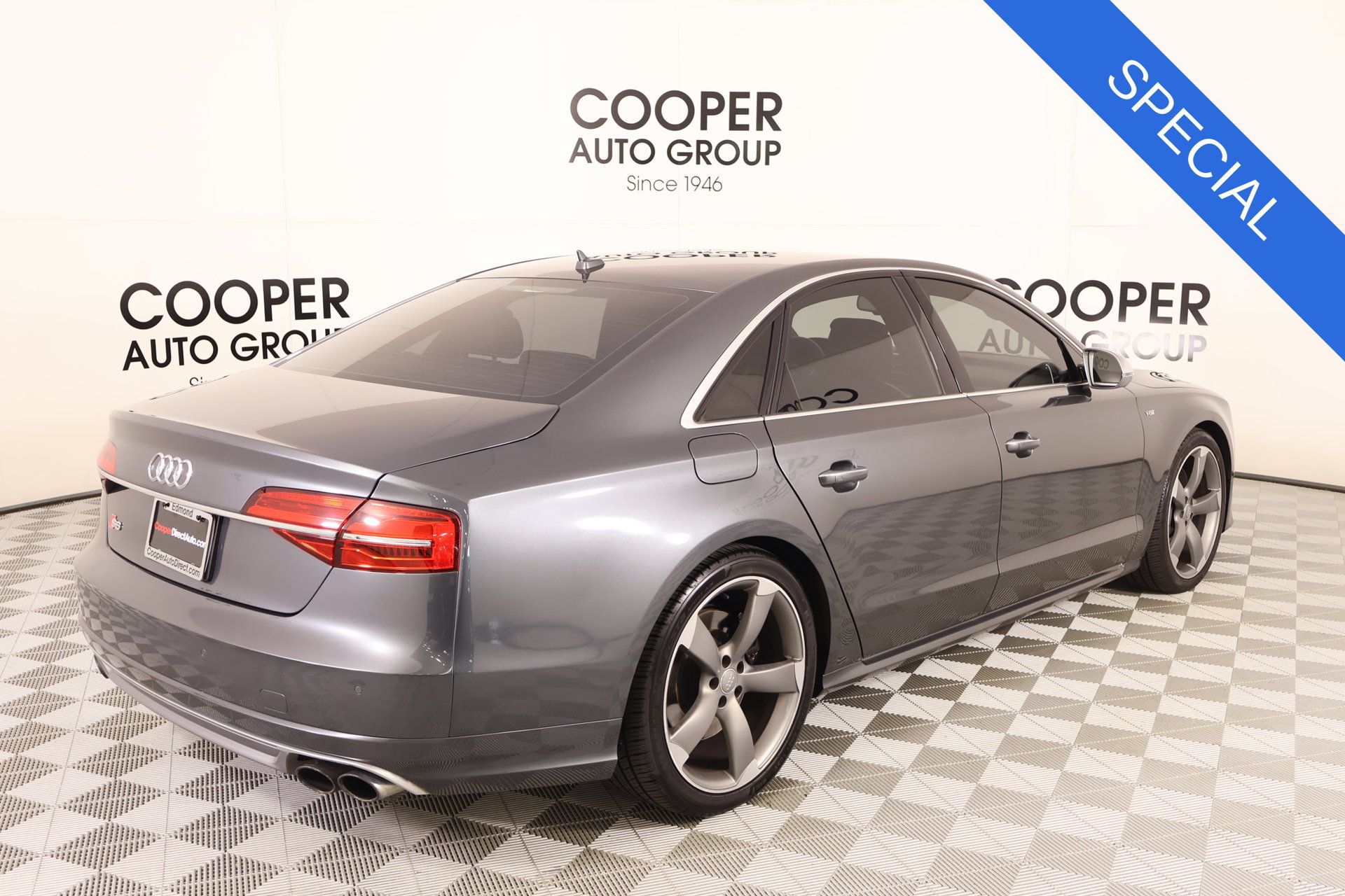 Used 2015 Audi S8 w/ S8 Driver Assistance Package AWD/4WD image 22