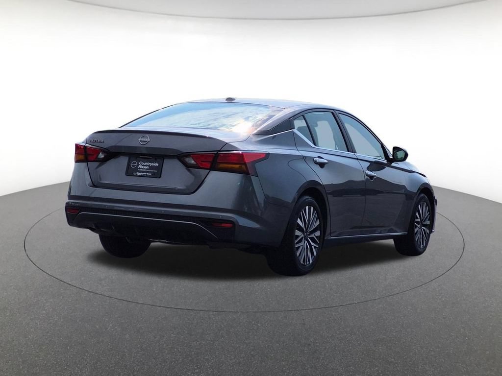 Used 2025 Nissan Altima 2.5 SV FWD image 3