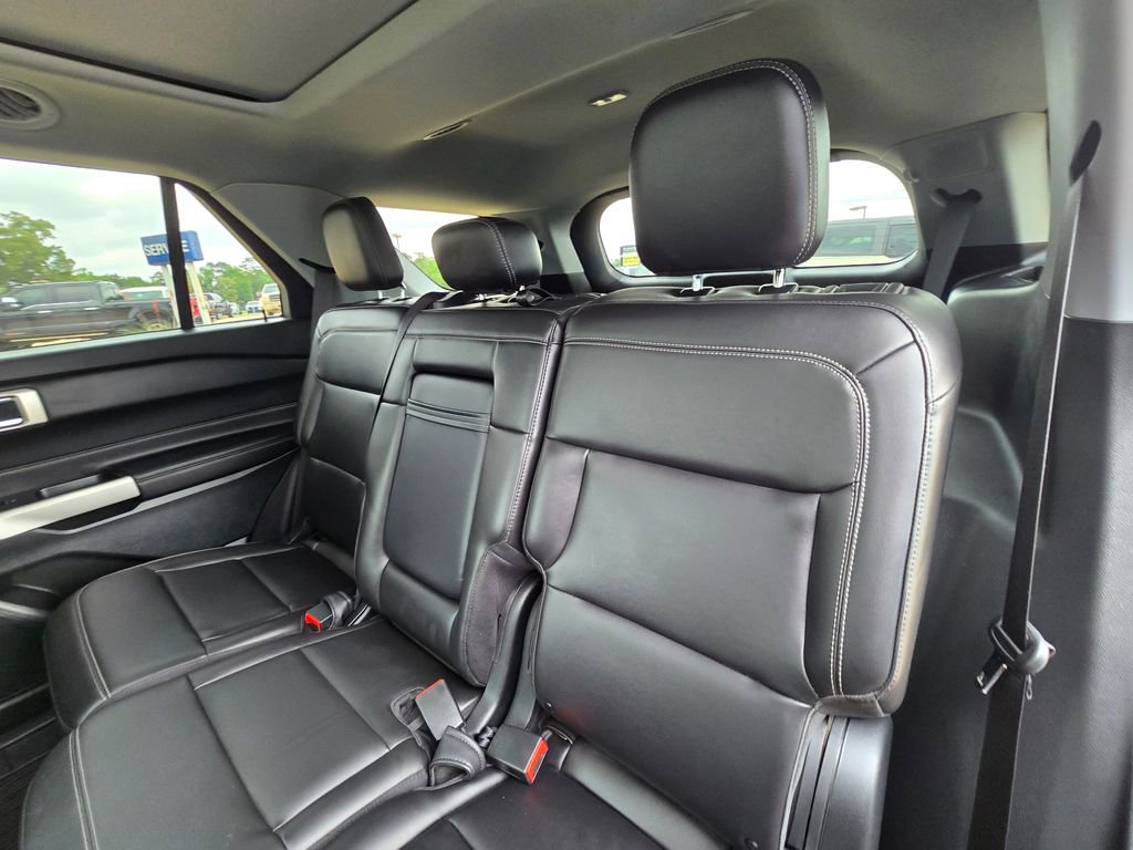 Used 2024 Ford Explorer XLT w/ Equipment Group 202A AWD/4WD image 16