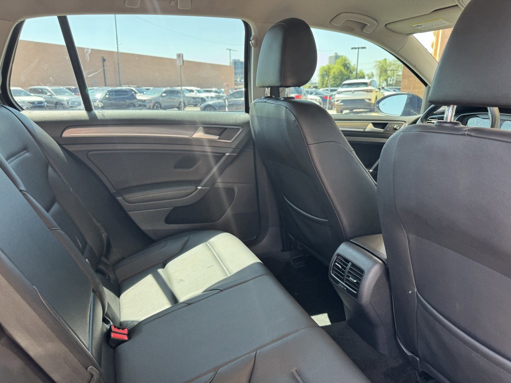 Used 2019 Volkswagen e-Golf SEL Premium image 38