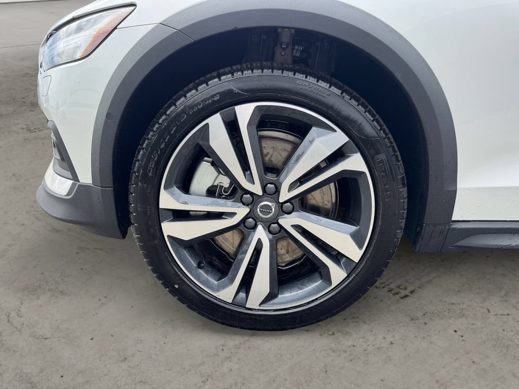 New 2026 Volvo V60 B5 Cross Country Plus w/ Climate Package AWD/4WD image 8