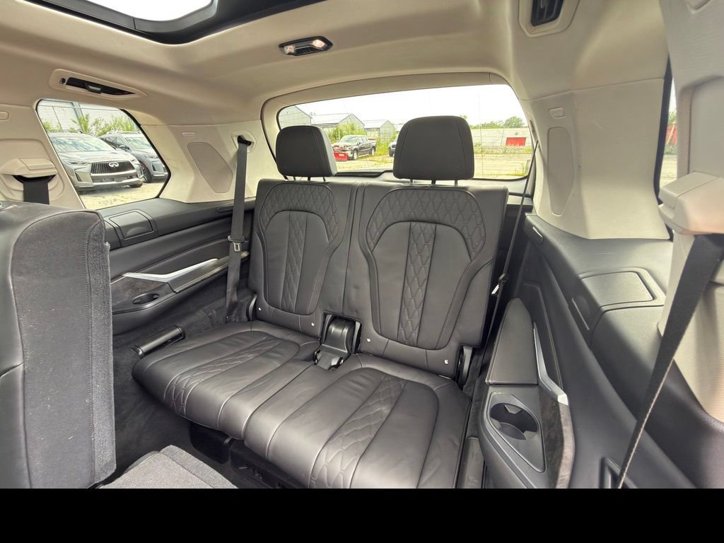 Used 2020 BMW X7 xDrive40i w/ Premium Package AWD/4WD image 16