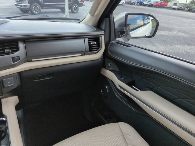 Used 2023 Ford Expedition Platinum AWD/4WD image 19