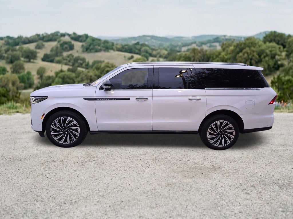 Used 2025 Lincoln Navigator L Black Label AWD/4WD image 5