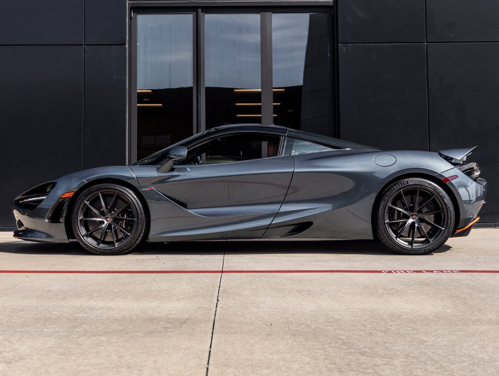 Used 2018 McLaren 720S RWD image 10