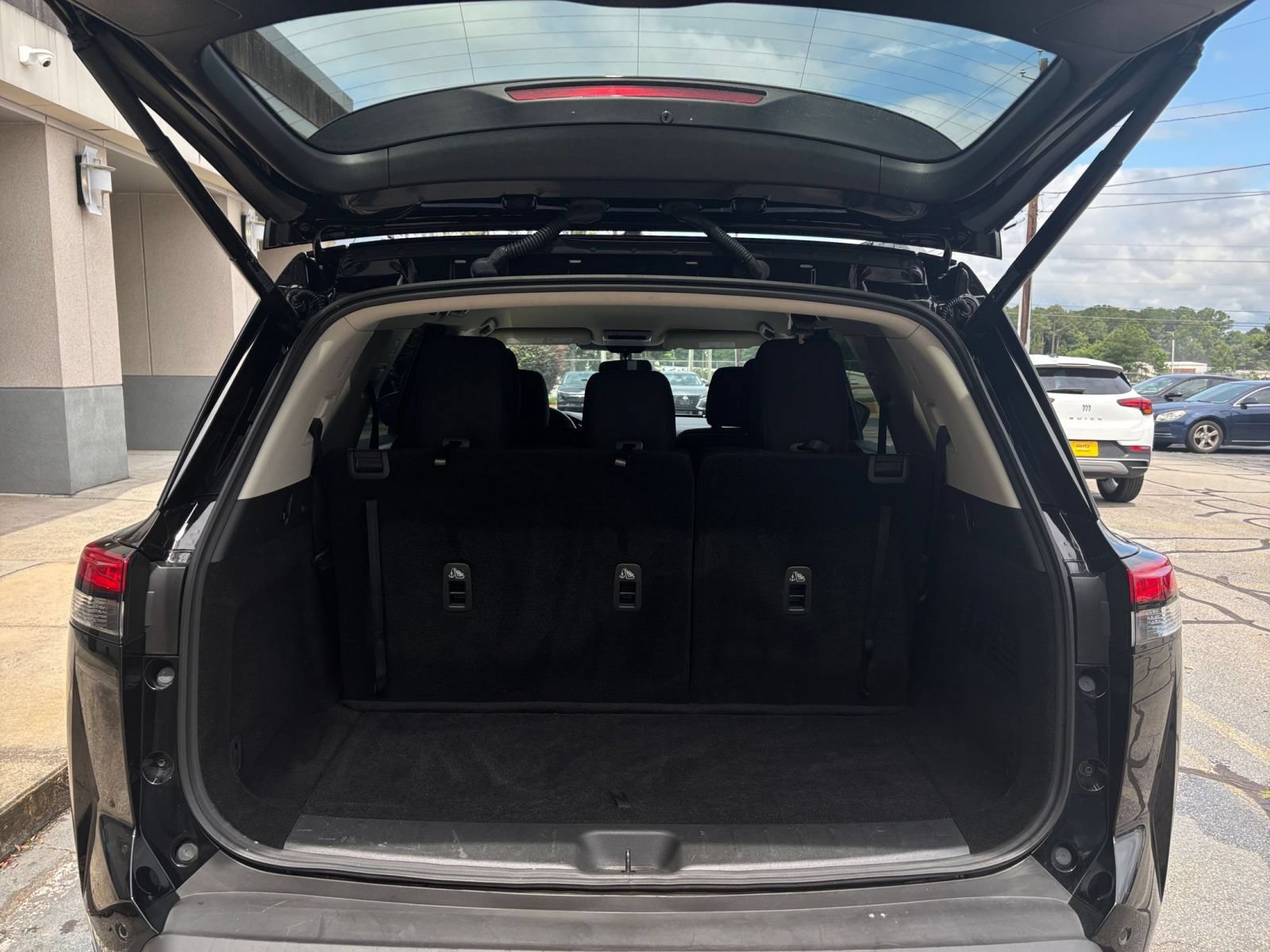 Used 2025 Nissan Pathfinder SV FWD image 34