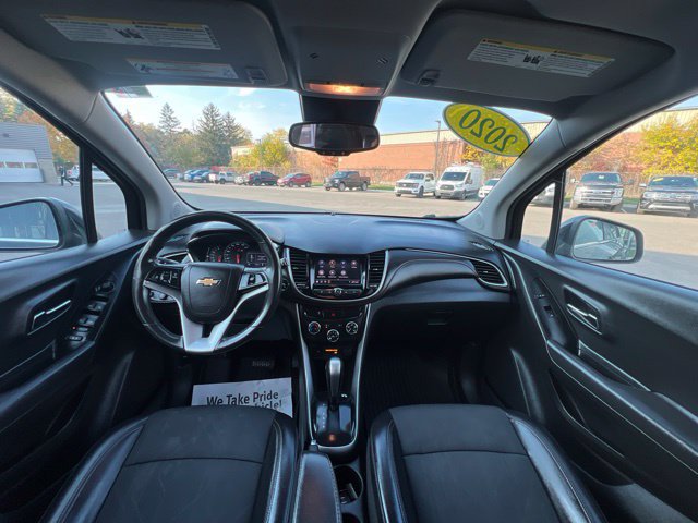 Used 2020 Chevrolet Trax LT w/ LT Convenience Package FWD image 17