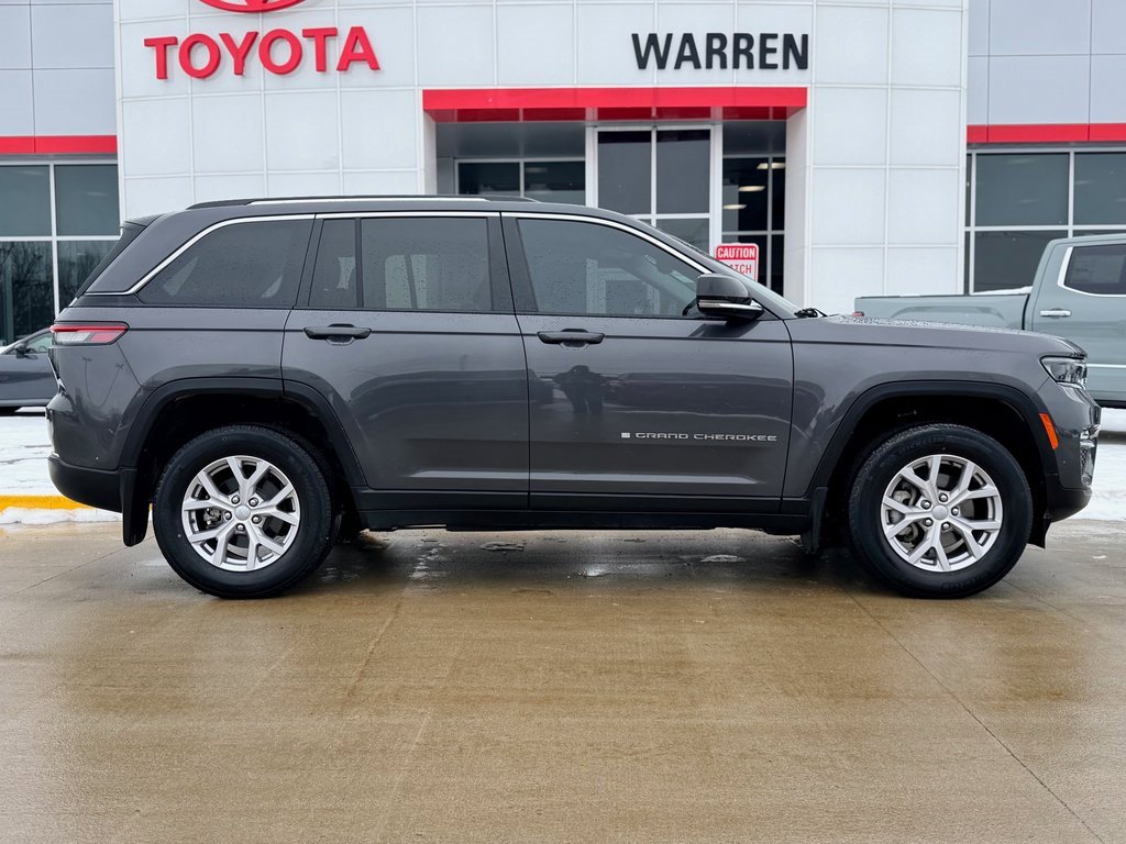 Used 2022 Jeep Grand Cherokee Limited image 3