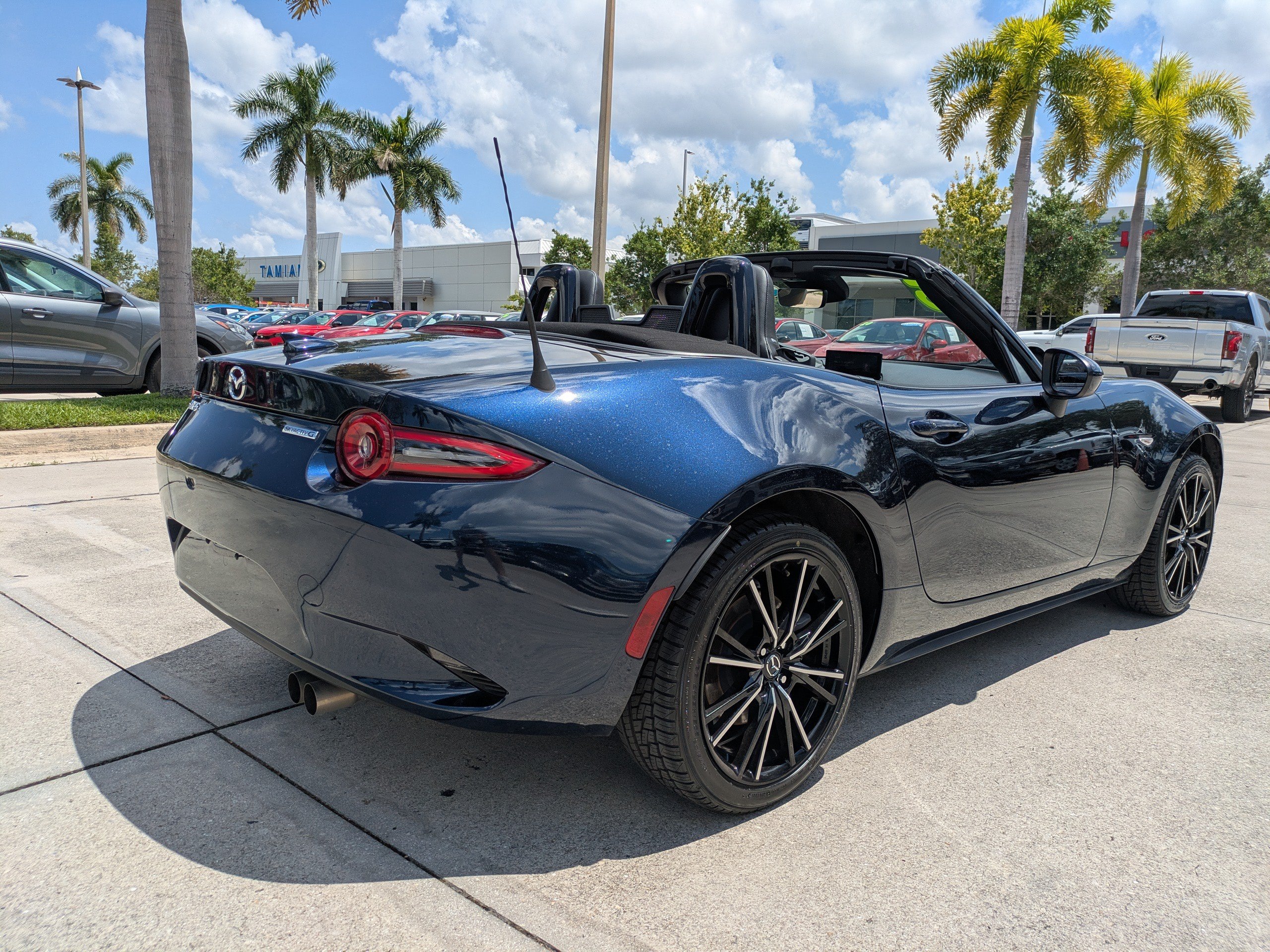 Used 2025 MAZDA MX-5 Miata Grand Touring w/ Weather Package RWD image 4