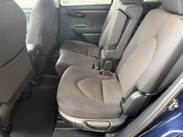 Certified 2025 Toyota Highlander LE FWD image 22