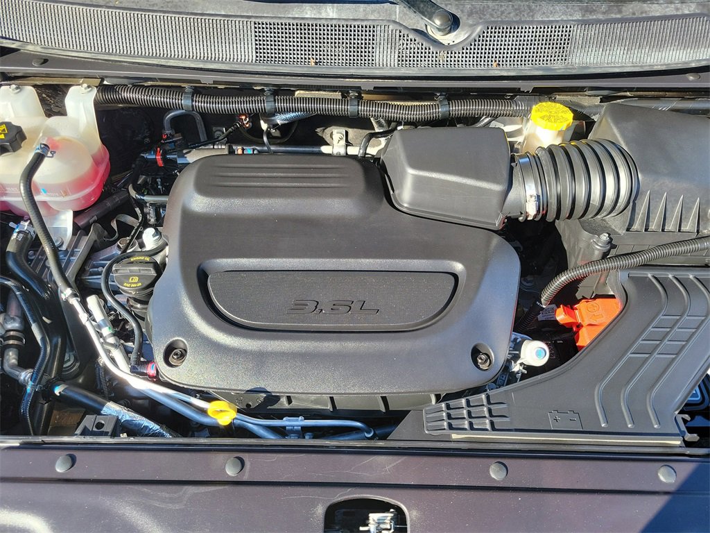 Used 2024 Chrysler Pacifica Touring-L image 30