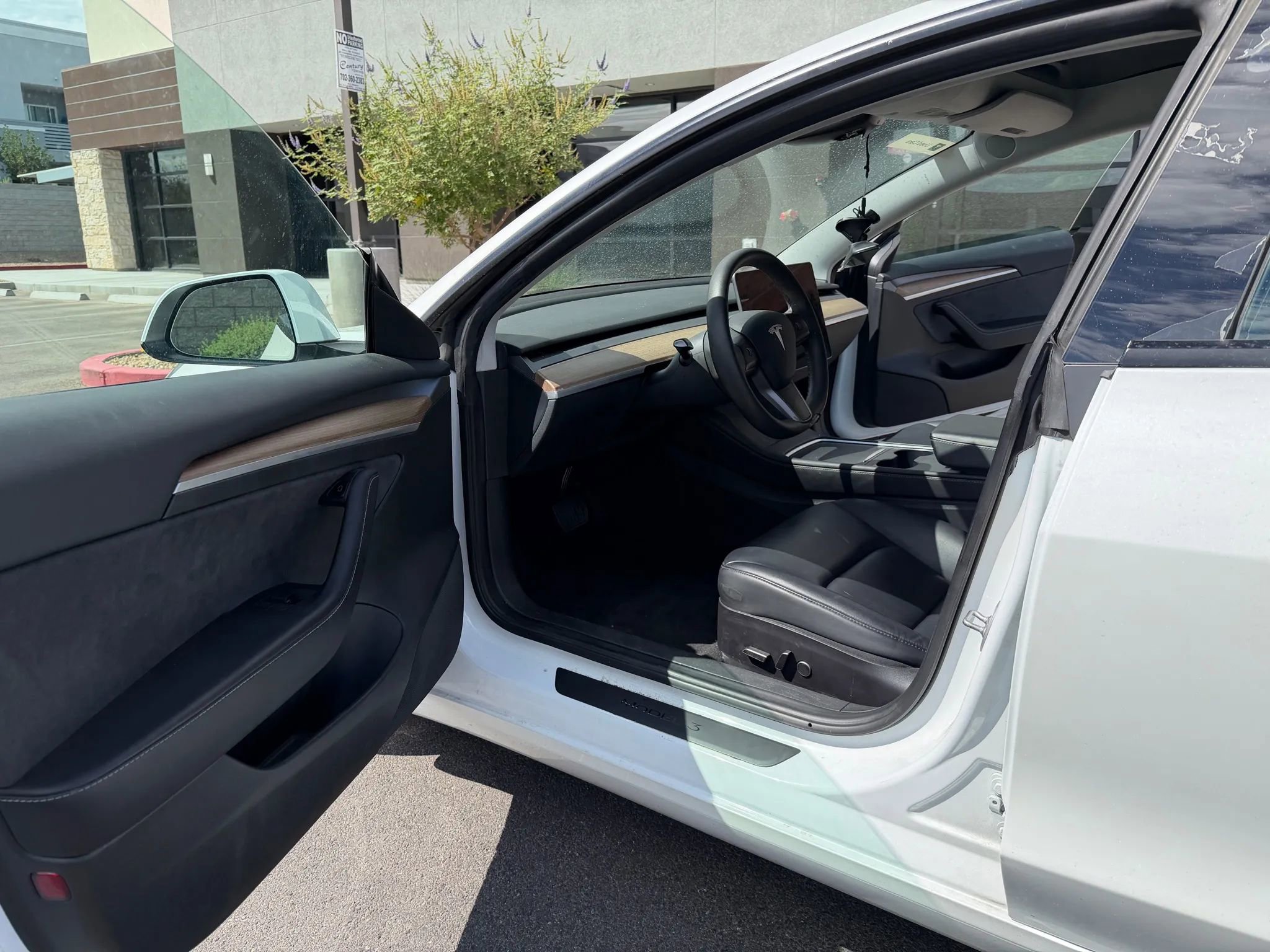 Used 2023 Tesla Model 3 Standard Range image 8