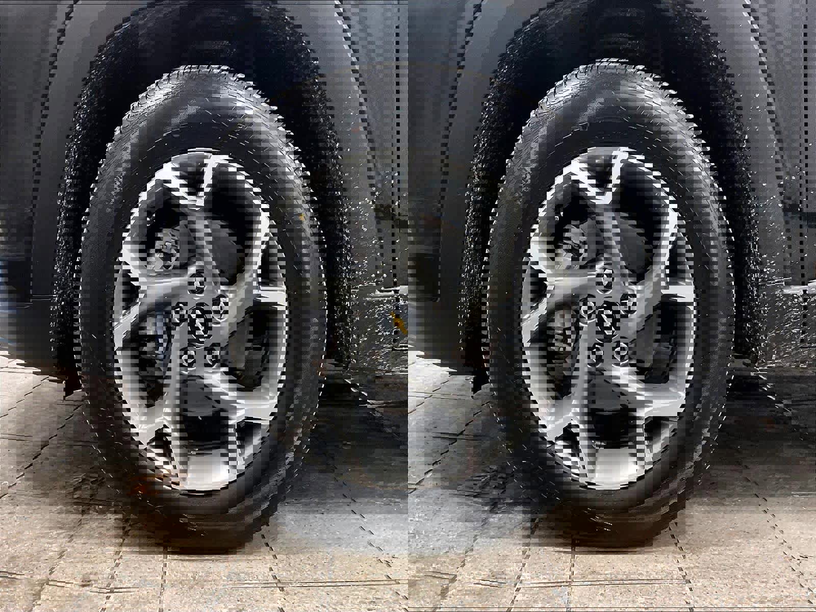 Used 2025 Chevrolet Trax LT w/ LT Convenience Package image 7