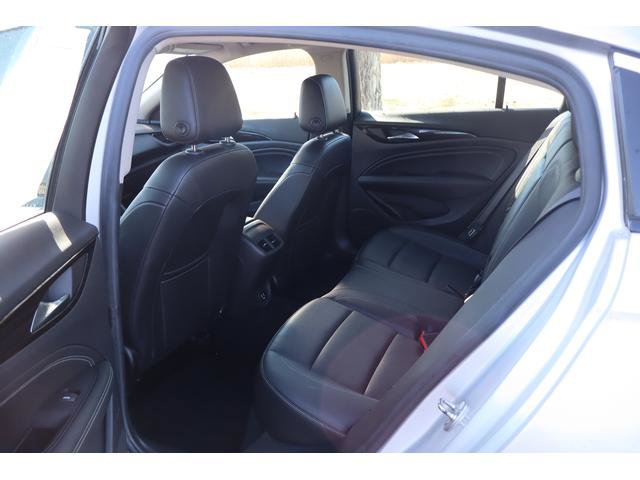 Used 2018 Buick Regal Essence w/ Sights and Sounds Package image 8