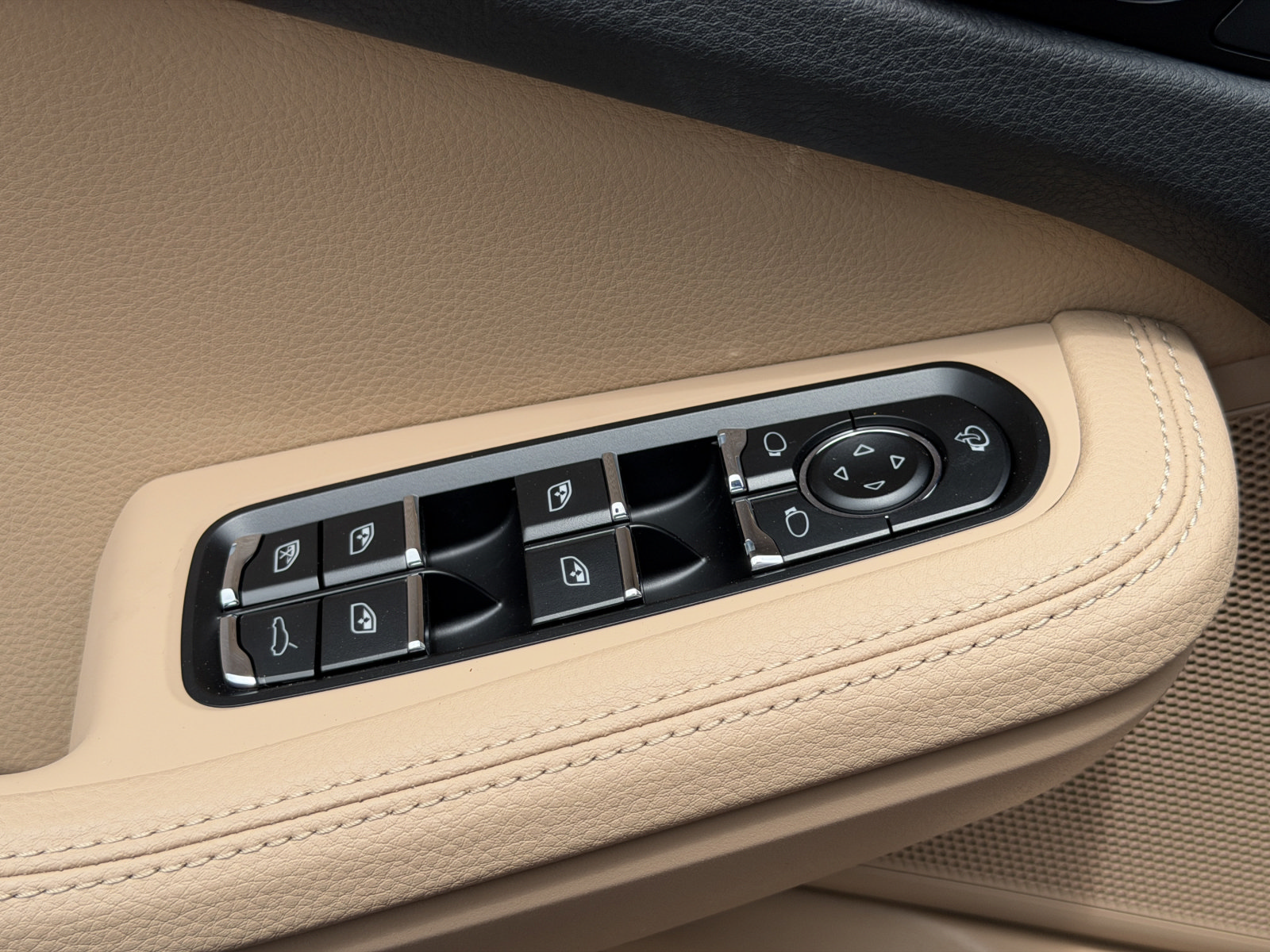 New 2026 Porsche Macan AWD/4WD image 24
