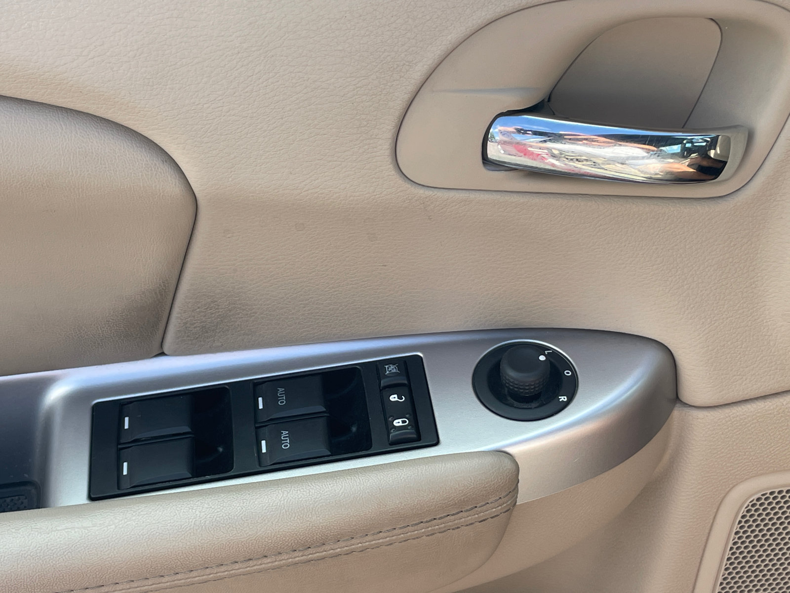Used 2012 Chrysler 200 Limited FWD image 17