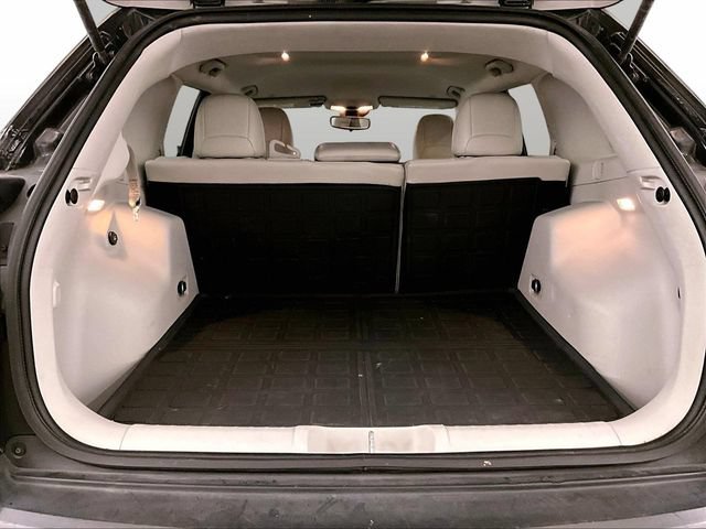 Used 2021 Jeep Cherokee Latitude Plus AWD/4WD image 34