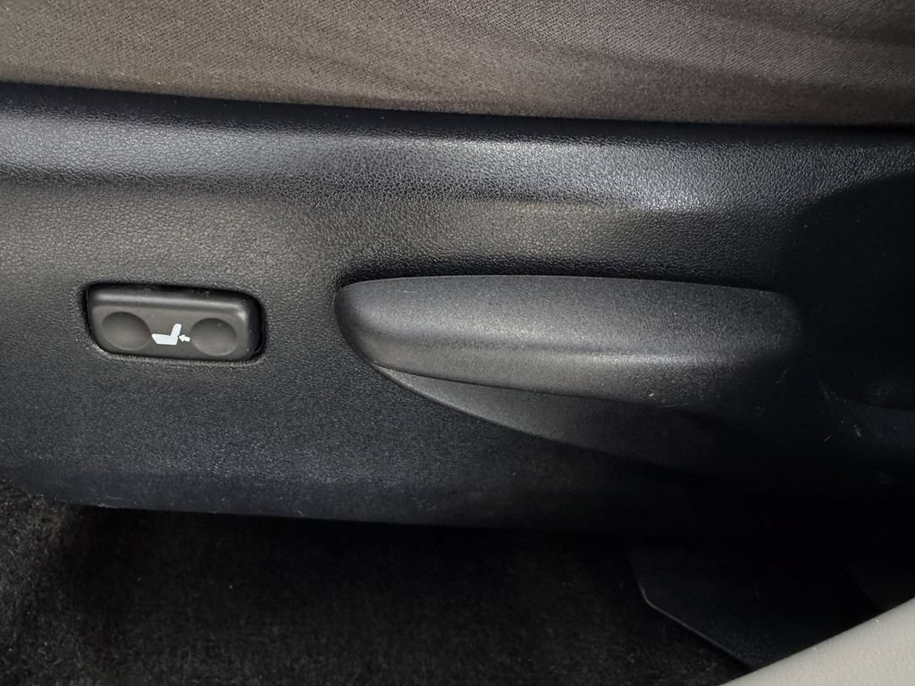 Used 2017 Toyota Prius V Three FWD image 26
