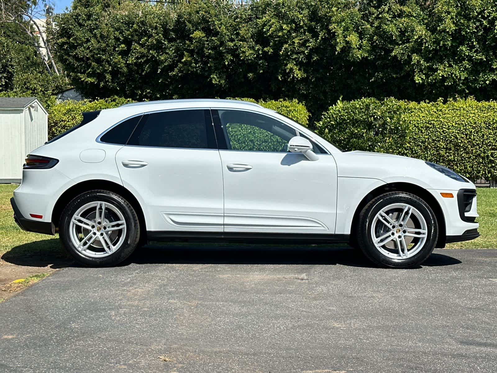 Certified 2026 Porsche Macan AWD/4WD image 9