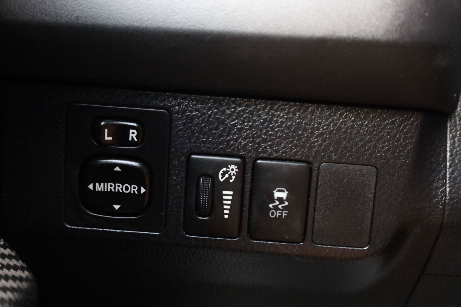 Used 2015 Toyota RAV4 LE FWD image 35
