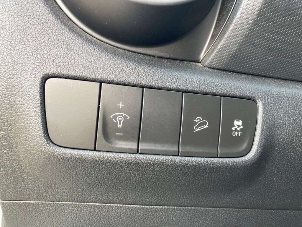 Used 2022 Hyundai Kona SE w/ Cargo Package image 12