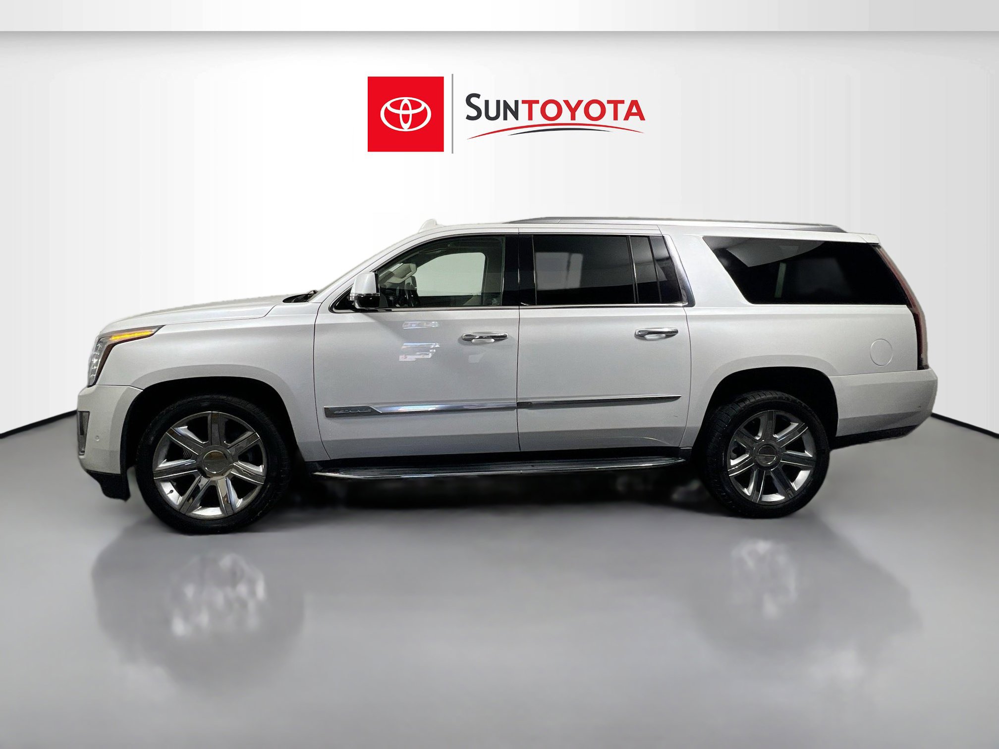 Used 2017 Cadillac Escalade ESV Luxury RWD image 7