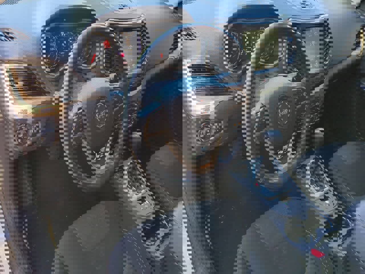 Used 2017 Jeep Cherokee Latitude image 10