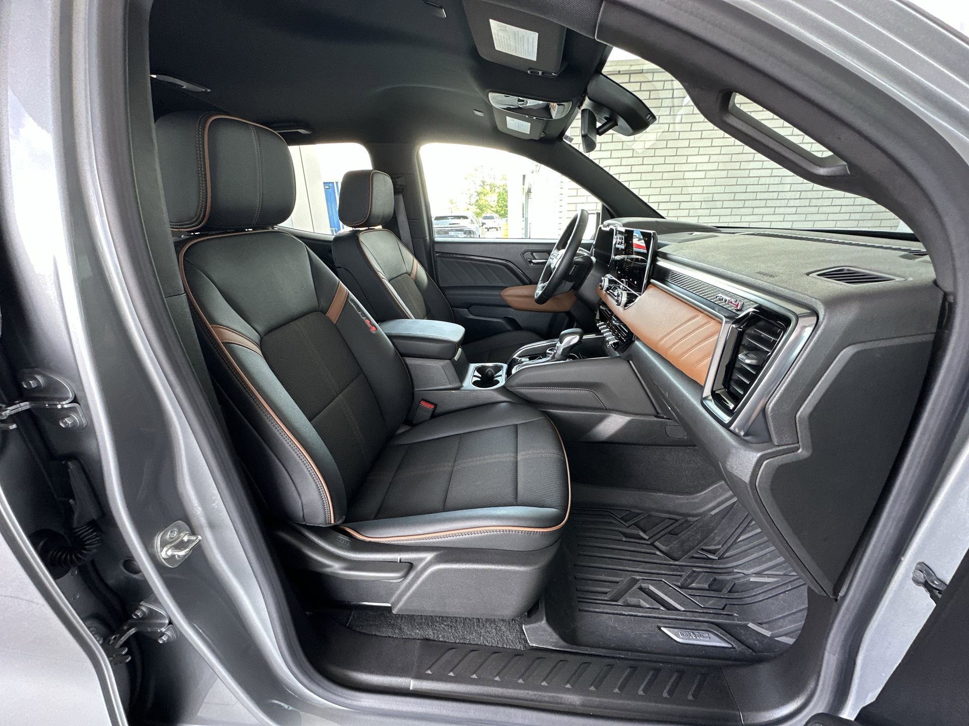 Used 2024 GMC Canyon AT4 w/ Technology Package AWD/4WD image 26