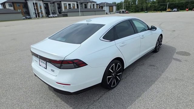 Used 2024 Honda Accord Touring image 9