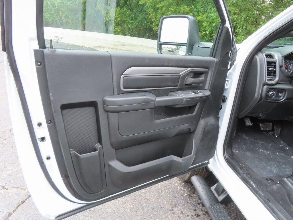 New 2026 RAM 3500 Tradesman AWD/4WD image 25