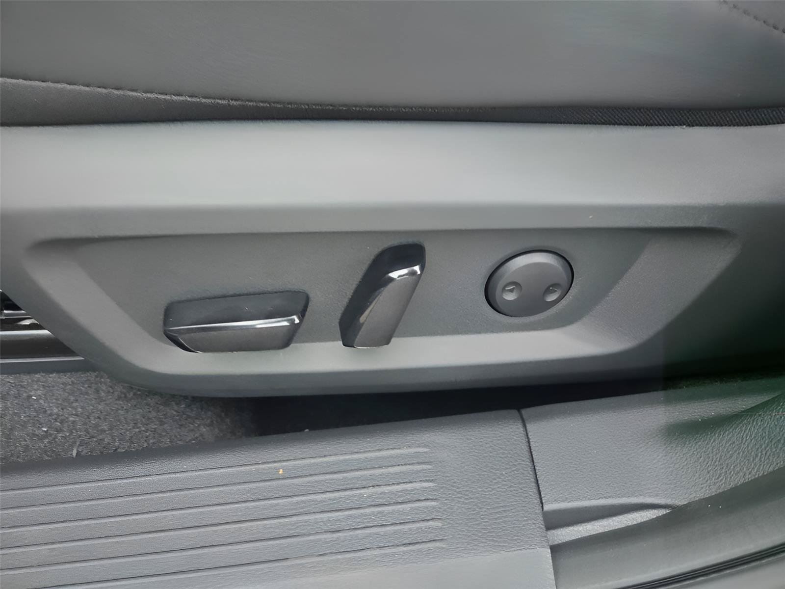 New 2026 Nissan Rogue Dark Armor AWD/4WD image 17