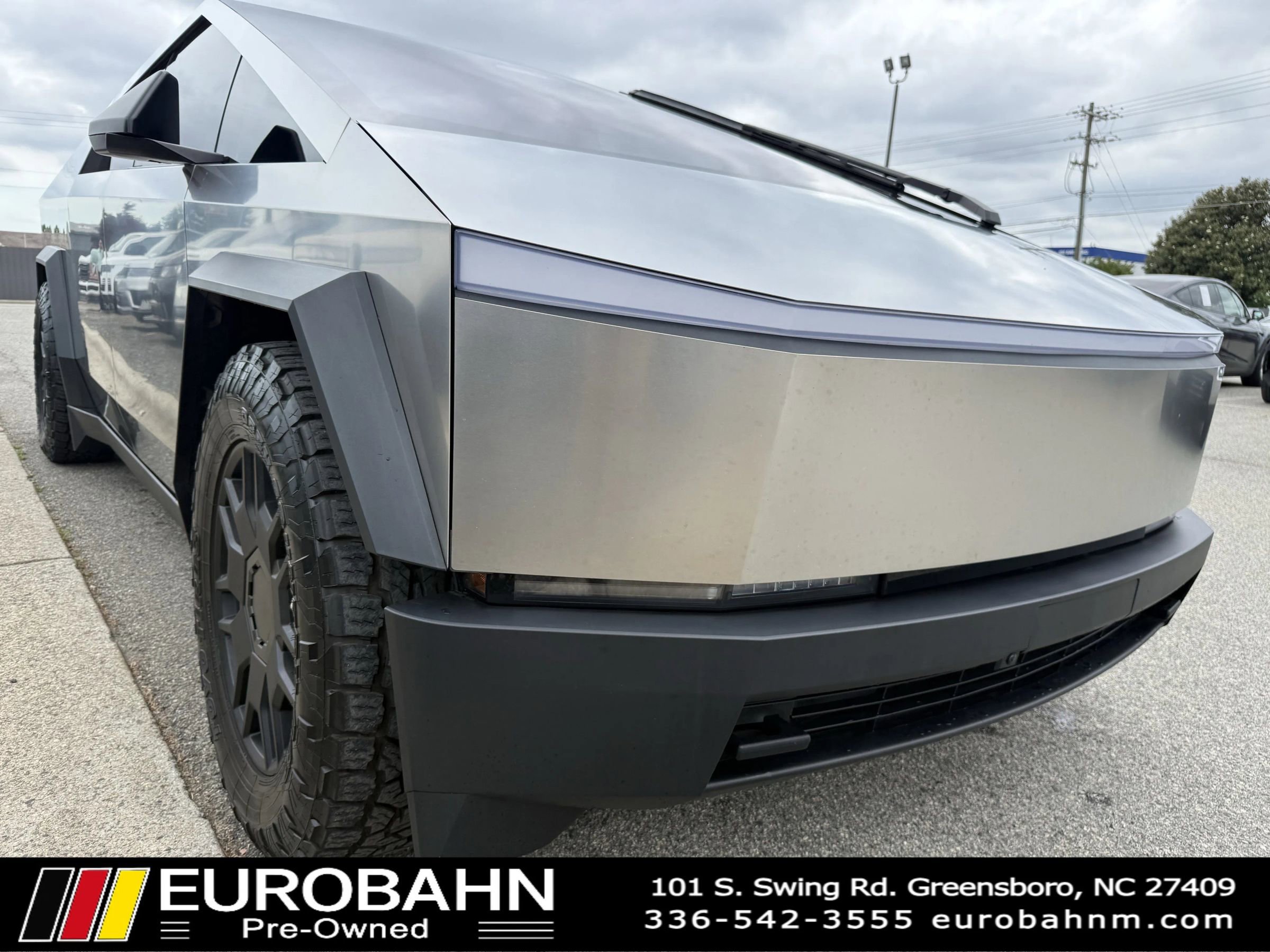 Used 2024 Tesla Cybertruck AWD Crew Cab image 9
