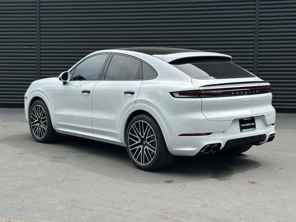 Certified 2025 Porsche Cayenne S AWD/4WD image 3