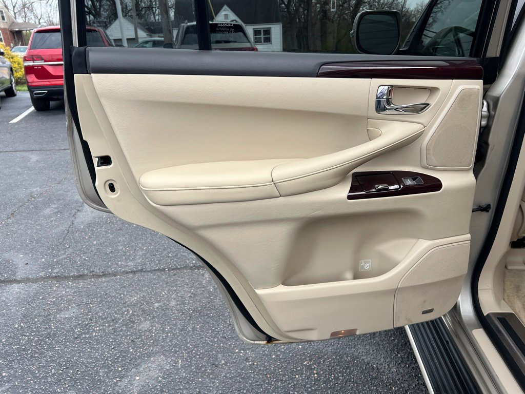Used 2013 Lexus LX 570 4WD w/ Luxury Pkg image 18