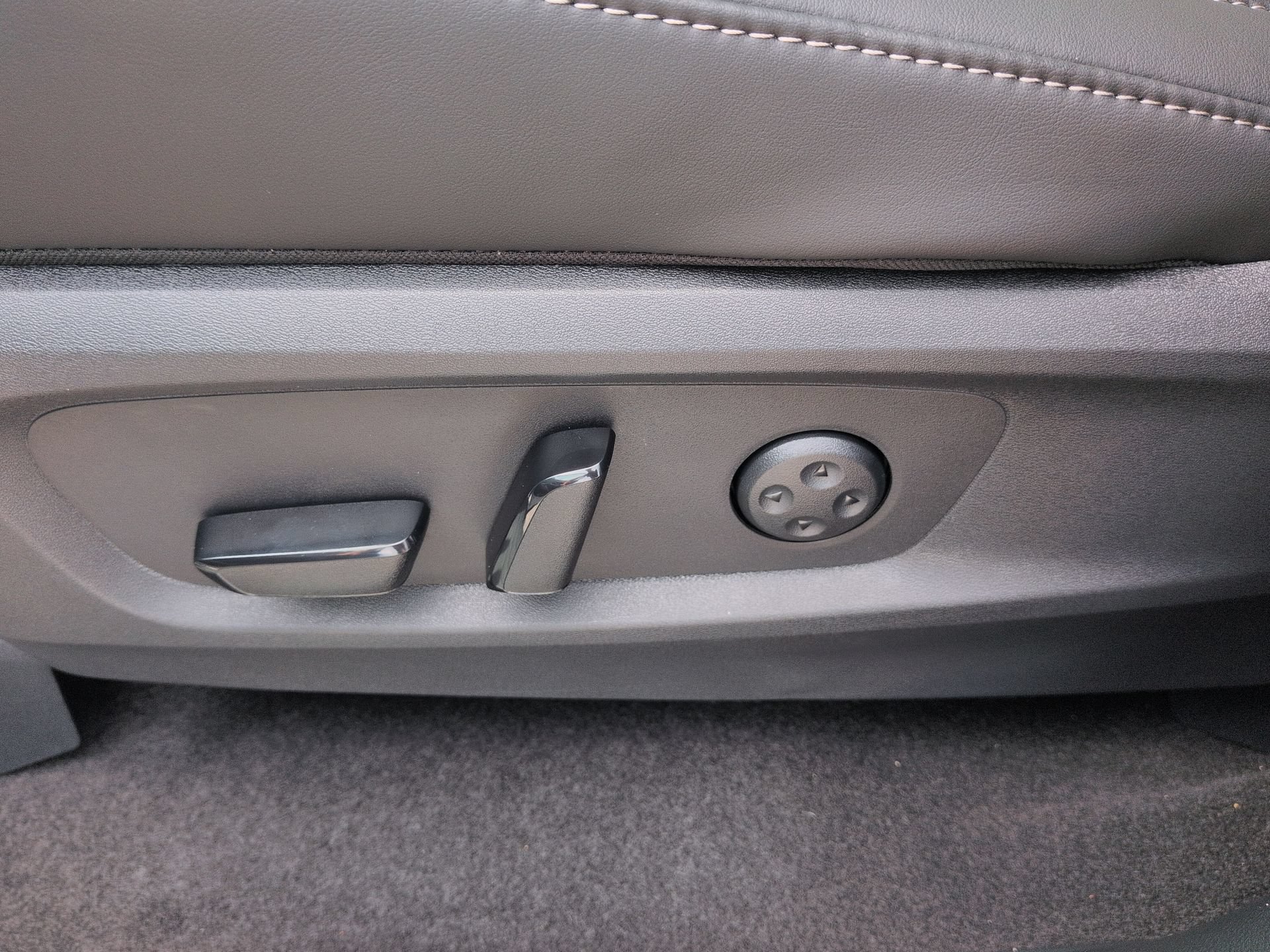 New 2027 INFINITI QX60 Luxe w/ Family Package FWD image 22