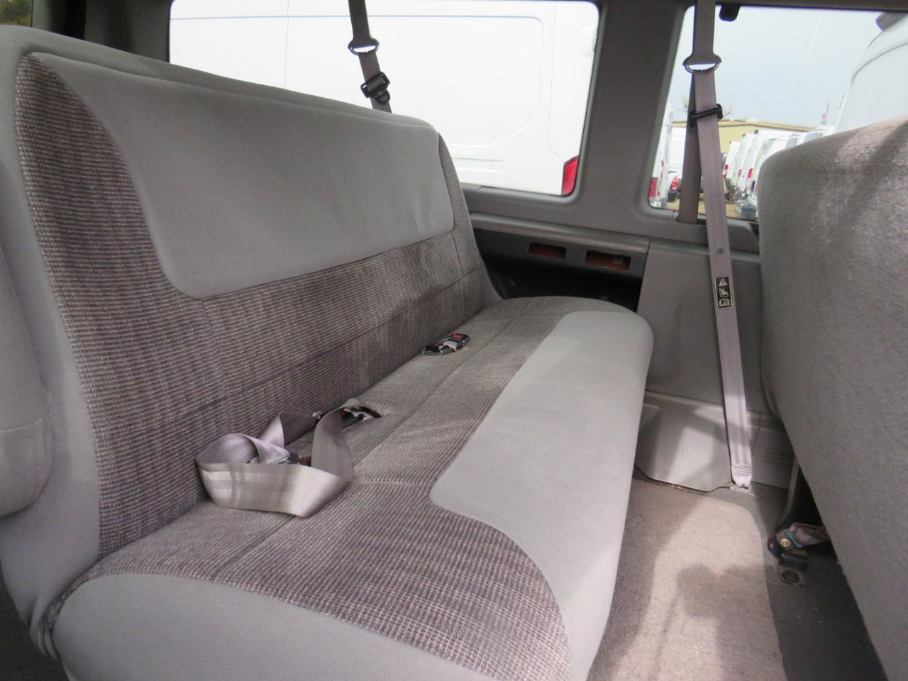 Used 1999 Ford E-150 and Econoline 150 Wagon RWD image 22