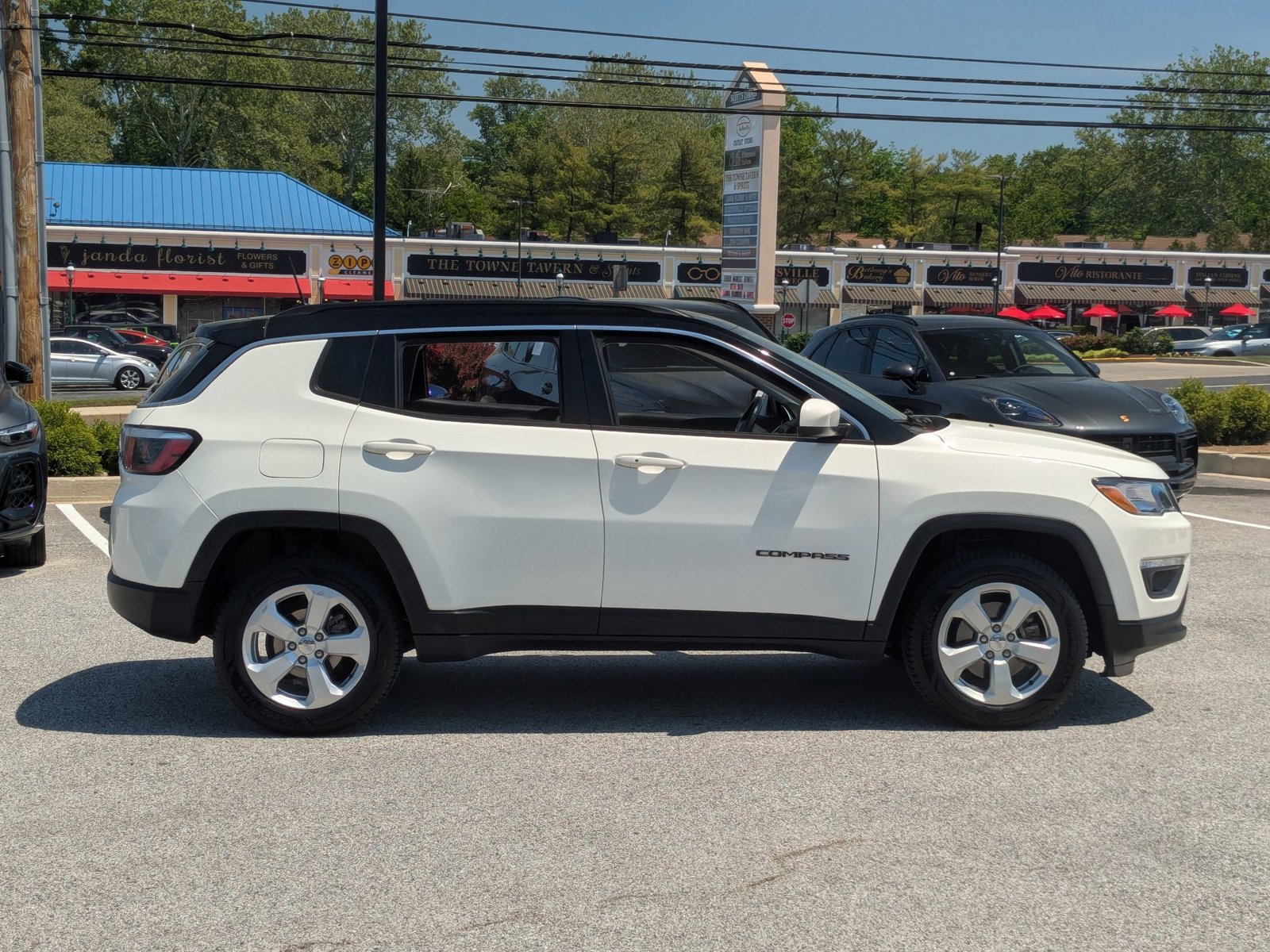 Used 2018 Jeep Compass Latitude w/ Popular Equipment Group AWD/4WD image 8