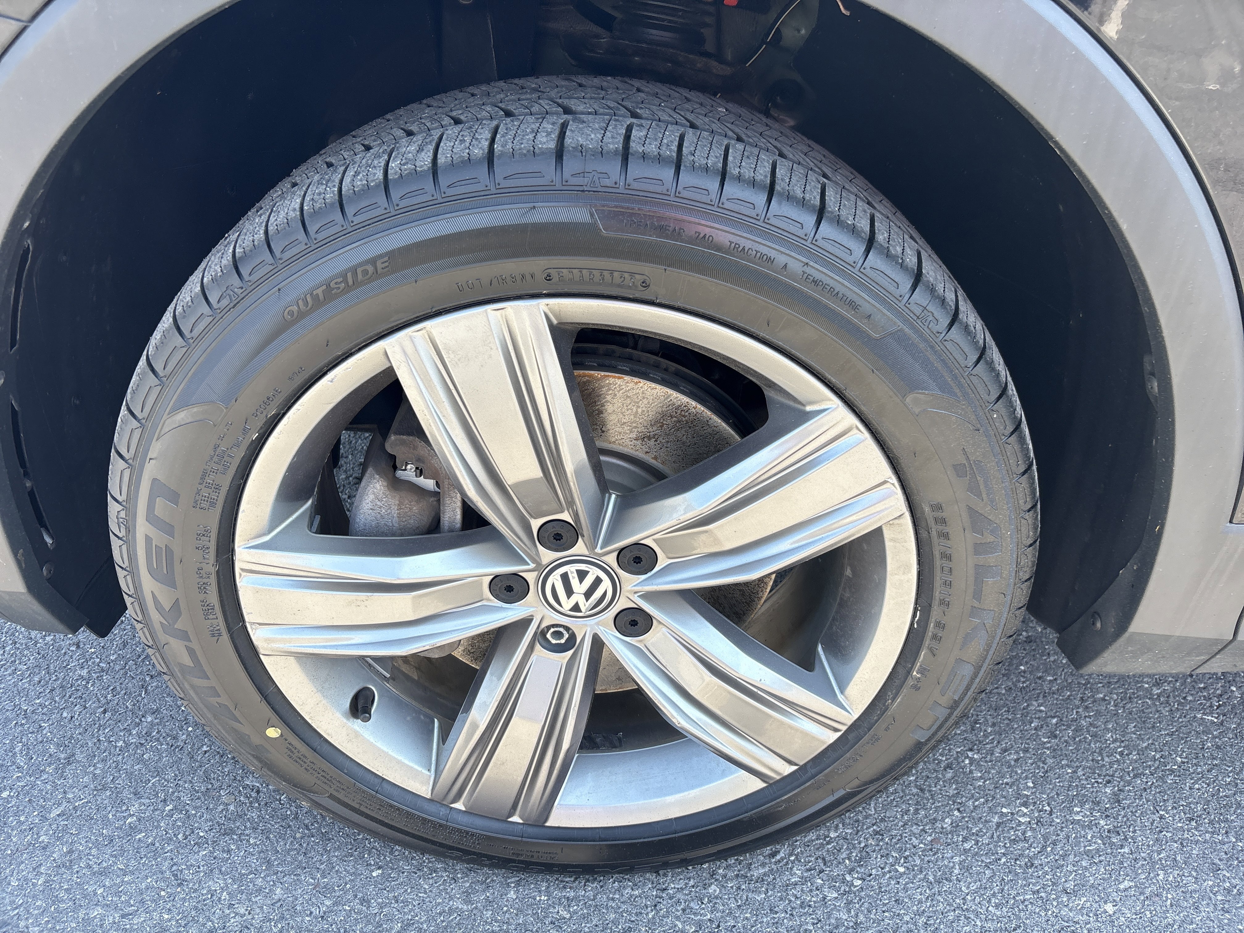 Used 2021 Volkswagen Tiguan SEL w/ 3rd Row Seat Package AWD/4WD image 16