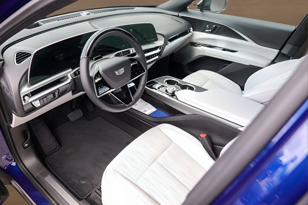 Certified 2025 Cadillac Lyriq Sport w/ LPO, Floor Liner Package AWD/4WD image 9