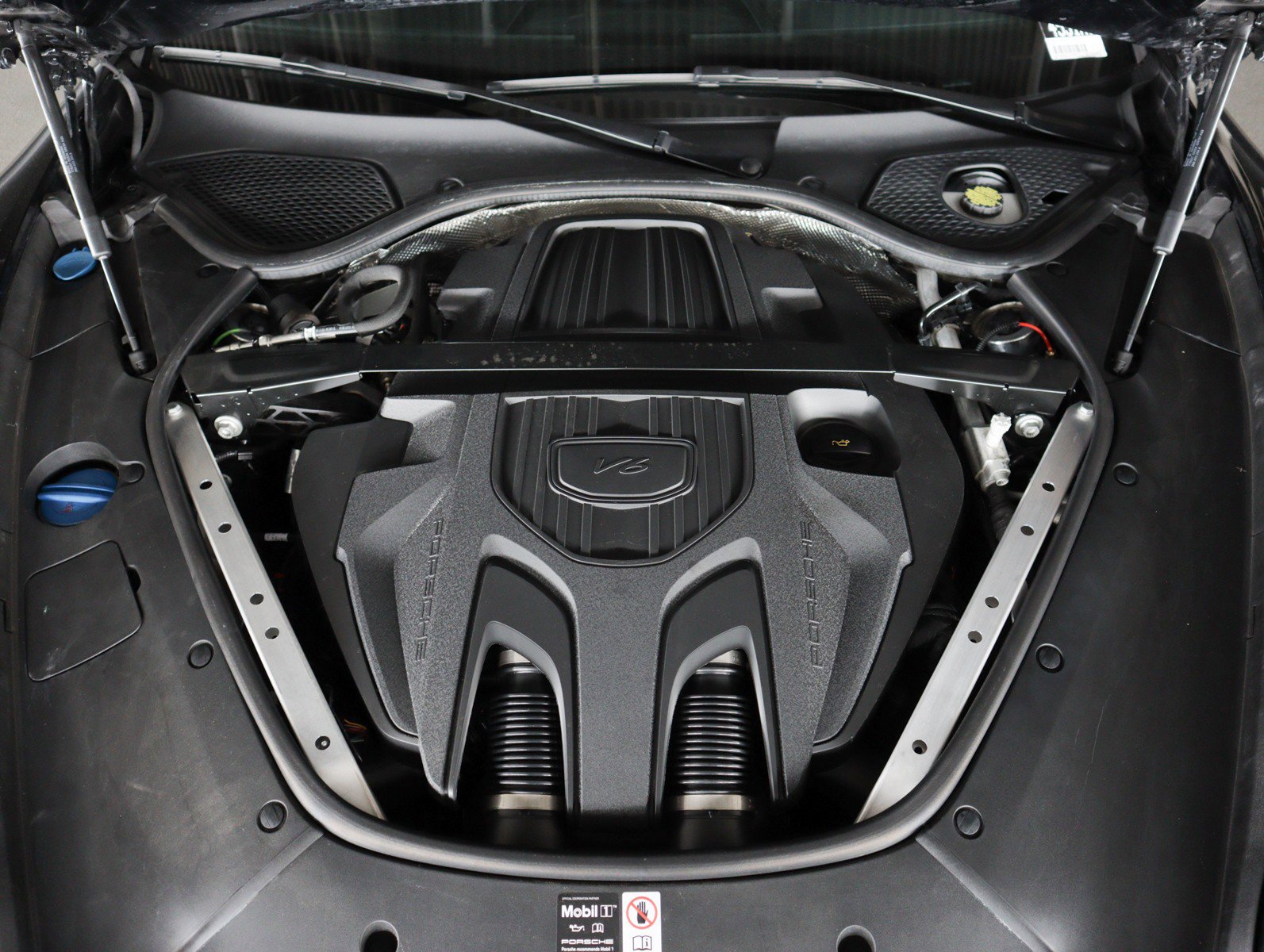 Certified 2025 Porsche Panamera RWD image 24