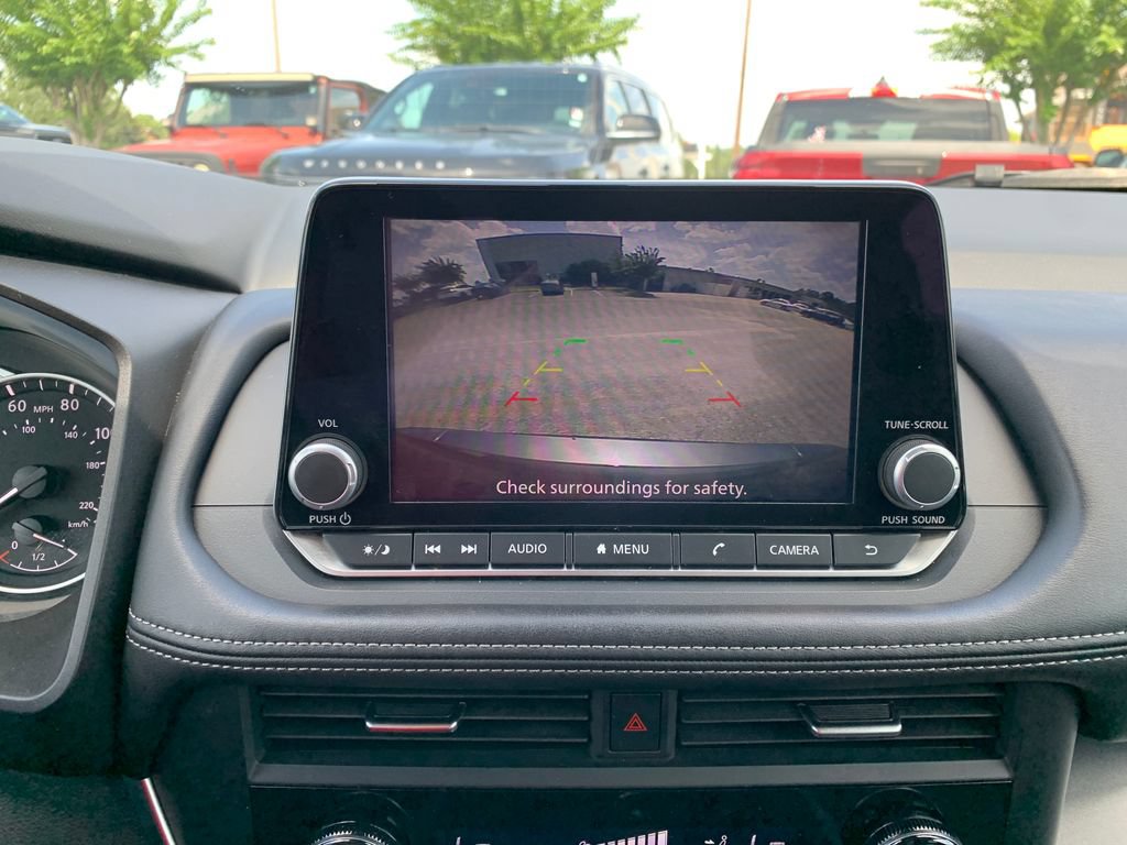 Used 2025 Nissan Rogue SV FWD image 18