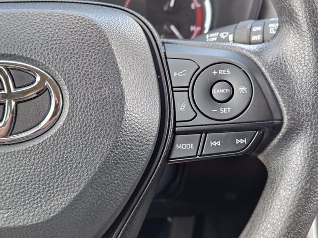 Used 2024 Toyota RAV4 XLE FWD image 32